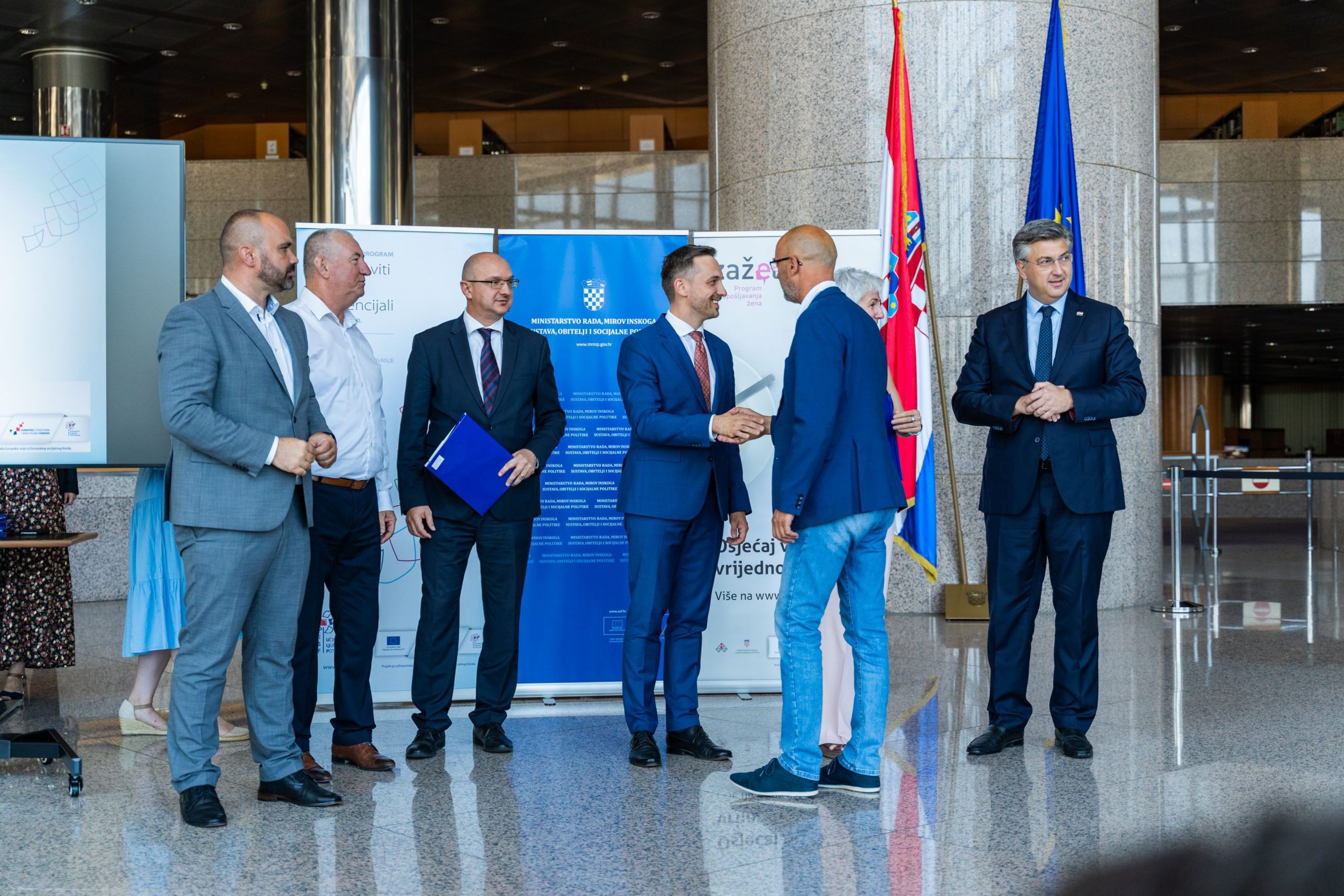 Uručivanje ugovora Zaželi